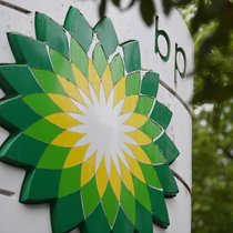 Le mastodonte énergétique se retrouve pris entre deux feux, entre renoncement à ses ambitions climatiques et faiblesse des cours du pétrole. (archive)