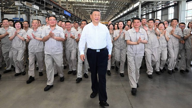 D’ici à 2030, Xi Jinping veut que la Chine soit à 70% autonome dans les technologies clés. Ici, lors d’une visite du Luoyang Bearing Group.