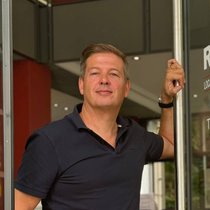 Olivier Nimis est le fondateur et CEO de Remicom.