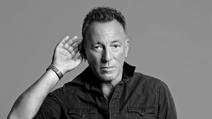 Bruce Springsteen est ambassadeur depuis 2018 de la fondation Hear the World Foundation, créée par Sonova. Le chanteur américain a été photographié par le musicien Bryan Adams. Selon l’OMS, 466 millions de personnes souffrent d’un déficit auditif.