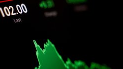 Les cours du pétrole ont reflué après avoir franchi en matinée la barre des 100 dollars le baril. (archive)