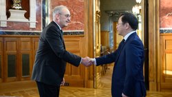 Guy Parmelin œuvre à renforcer les relations commerciales (ici avec l'ambassadeur Qian Minjian).