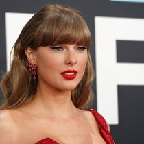 Vous ressentez une grande affinité avec Taylor Swift sans jamais l'avoir rencontrée? Vous vivez une relation "parasociale", mot de l'année 2025 pour le dictionnaire en ligne de Cambridge.