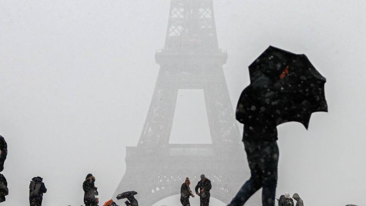 L'indicateur d'octobre a été révisé à la baisse d'un point, à 93. Les craintes des ménages sur les perspectives d'évolution du chômage augmentent de neuf points ce mois-ci, avec un solde d'opinion de 42, au plus haut depuis mai 2021.