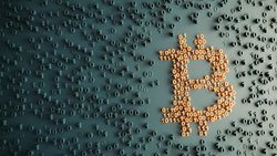 Porté par des rumeurs et des mouvements géopolitiques, le Bitcoin a corrigé ses dernières semaines. Analyse croisée de Fabian Dori, Raphaël Pardini et Charles-Henry Monchau sur l'avenir de l'actif.