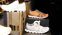 Le dernier débat sur la suissitude a été déclenché par la marque de chaussures On. La réglementation a désormais été adaptée de manière à ce que On puisse utiliser la croix suisse entre «Swiss» et «Engineered».