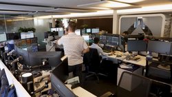 À Genève : la salle de marché du plus grand négociant mondial de pétrole et de gaz, Vitol, qui se montre totalement discret à l'extérieur.