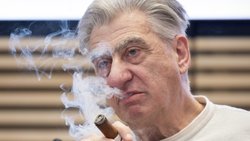 Alors que Swatch Group a vu son bénéfice net dégringoler l'an dernier, les dirigeants de l'horloger biennois, dont le patron Nick Hayek, ici à l'image, ont vu leur rémunération diminuer (archives).