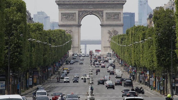 La part des demandeurs d'emploi de longue durée (inscrits depuis un an ou plus) est de 43,5%. (AP Photo/Christophe Ena)