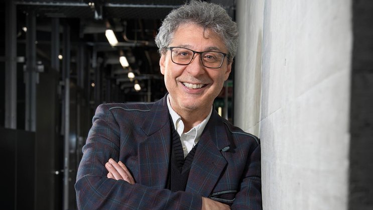 Le professeur italo-américain, docteur en management, donne des conférences magistrales dans le monde entier.