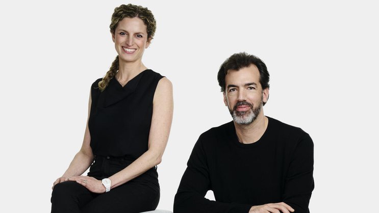 Muriel Ganière et Julien Bernard ont créé une brosse à dents au manche en acier inoxydable, comme celui des outils de chirurgie, dotée d’une tête interchangeable.