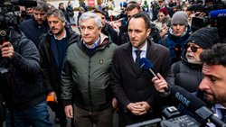 Antonio Tajani s'était rendu dès le 2 janvier à Crans-Montana (ici au côté du président du gouvernement valaisan Mathias Reynard).