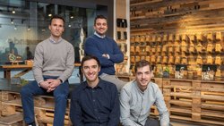 Michael Meyer (Sparrow Ventures), Lorenz Lüchinger (Sparrow Ventures), Aurel Greiner (Revendo) et Laurenz Ginat (Revendo).