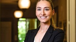 Pour Marine Estrem, directrice de la Clinique Valmont, le CV et la lettre de motivation ne sont plus des impératifs dans le recrutement.