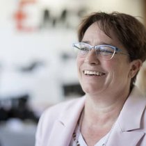 Avec plus de vingt ans à la tête d'Ems-Chemie, la durée du mandat de Magdalena Martullo-Blocher est bien supérieure à la moyenne de trois ans pour les femmes.