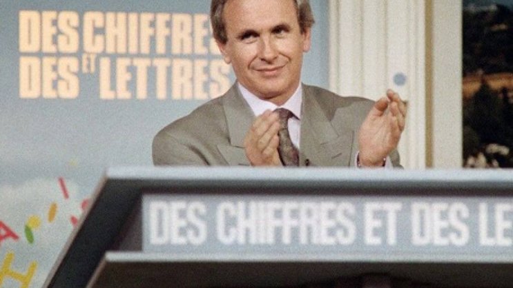 Après 50 ans, le plus ancien jeu télévisé de France, "Des chiffres et des lettres", va disparaître des grilles à la rentrée. Photo : L'animateur de l'émission Patrice Laffont dans les années 80.