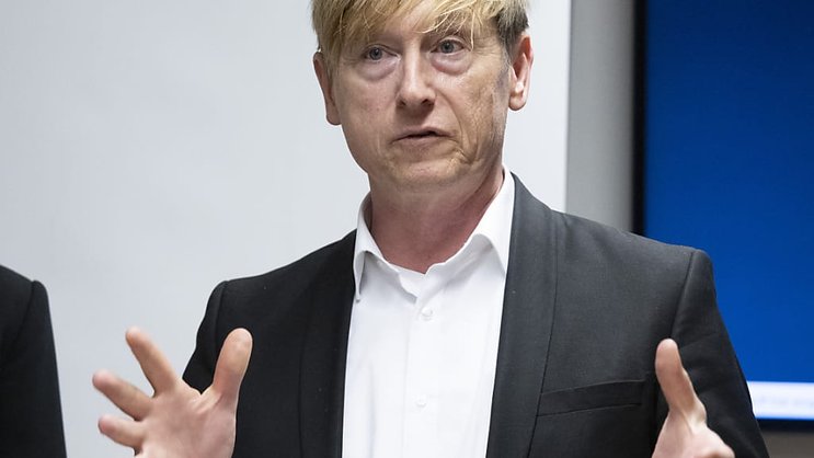 Le Surveillant des prix Stefan Meierhans a mis en ligne en janvier un calculateur de TVA afin de prévenir les hausses de prix cachées dans le cadre de l'augmentation de la TVA (archives).