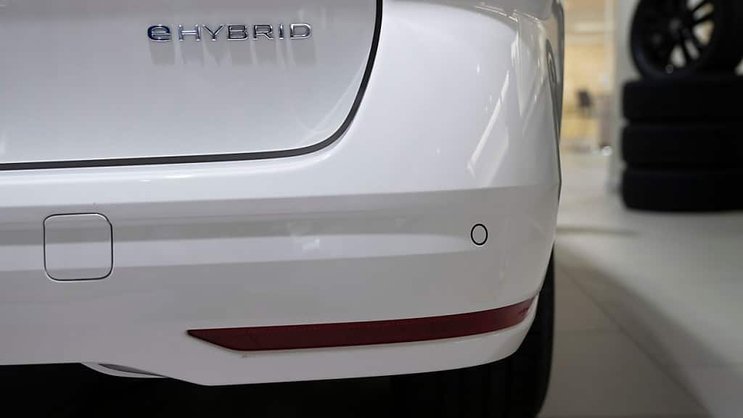 Les voitures hybrides sont désormais plus nombreuses que les autres catégories de véhicules à s'élancer sur les routes suisses (archives).