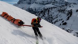 Les accidents de ski à l'étranger sont couverts différemment selon le pays de destination (image symbolique).