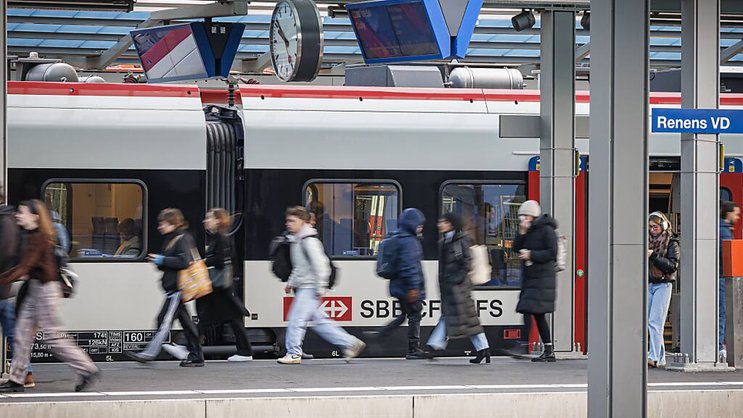 Ce sera surtout lundi matin, avec l'arrivée des pendulaires, que le nouvel horaire fera son véritable test, comme ici à Renens, un des nouveaux points névralgiques.
