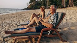 Peu importe que ce soit le désert de Dubaï ou la plage de l’île Maurice: ceux et celles qui veulent faire le plein de soleil à l'âge de la retraite ont le choix des destinations.