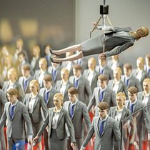 La pandémie a été un facteur massif de transformation du marché du travail. Le «slashing» (cumul de plusieurs activités ou fonctions) pourrait à l’avenir s’étendre aux niveaux hiérarchiques supérieurs.

Ce qui motive les CxO? «Pouvoir monter au front pour régler les problèmes d’une entreprise ou faciliter sa transformation», selon Philippe Vignon.