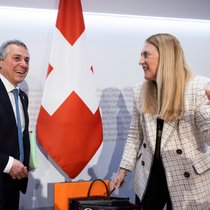 Lorsque le Conseil fédéral avait adapté en décembre certains points du paquet d'accords avec l'UE après la consultation, la secrétaire d'Etat à l'économie Helene Budliger Artieda avait indiqué que les partenaires sociaux poursuivaient leur dialogue sur la protection des salaires (archives).