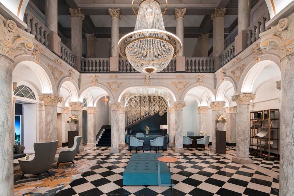 Ritz-Carlton