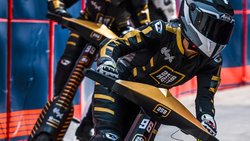 Les e-scooters ne peuvent pas dépasser 20 km/h, la puissance maximale de leur moteur est fixée à 500 watts et ils doivent emprunter les voies cyclables. L'an dernier, la ville de Sion organisait le premier championnat du monde de e-scooters (photo), des engins capables de rouler à plus de 100km/h