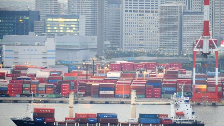 Au total, tous pays confondus, les exportations du Japon ont reculé de 0,1 % en août sur un an, leur quatrième mois de recul consécutif, mais un repli bien moins prononcé que la baisse de 2,0% prévue par les analystes. Les importations de l'archipel ont elle diminué de 5,2% sur un an.