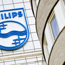 Philips a fait état d'un bénéfice annuel de 897 millions d'euros (820 millions de francs), au dessus des prévisions des analystes qui visaient les 775 millions d'euros, d'après un consensus publié par le groupe.