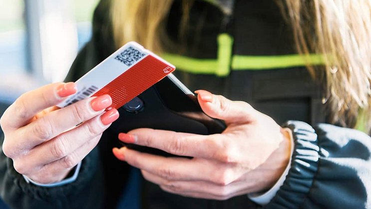 Au total 68% de tous les billets ont été achetés via des canaux mobiles et numériques en 2023. Le nombre de cas où les voyageurs n'étaient pas encore en mesure de présenter un billet au départ du moyen de transport, parce qu'ils voulaient, selon eux, encore le télécharger, a donc également augmenté.
