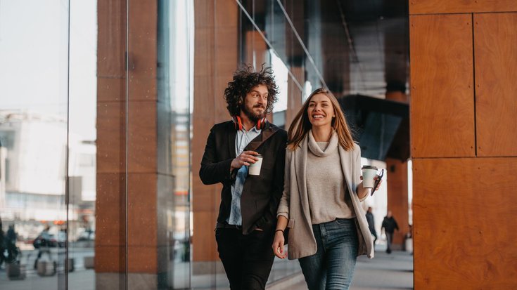 Business,Man,And,Business,Woman,Talking,And,Holding,Luggage,Traveling