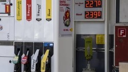 Par rapport à la même période en 2024, les prix des carburants ont reculé de 4,8% en Suisse en novembre. (archive)