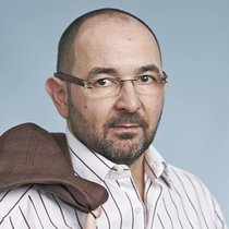 Adrian Chebutiu a l'entrepreneuriat dans le sang. A 20 ans, avec 3000 dollars, il importe des pulls fabriqués aux Etats-Unis.