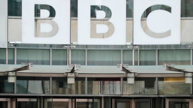 Les accusations contre Huw Edwards, présentateur-vedette de la BBC, tombent au compte-goutte depuis vendredi soir (archives).
