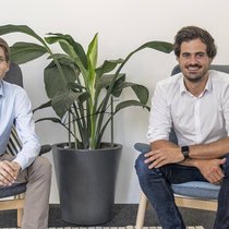 La start-up zurichoise (ici ses fondateurs Benedikt Köppel et Thomas Kessler) ambitionne de devenir l’un des leaders mondiaux de l’analyse des données sur l’occupation des espaces de travail.