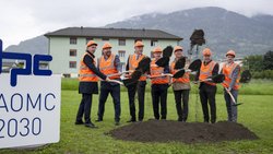 Le 22 mai, Fabrice Thétaz (président Monthey), Grégoire Praz (directeur TPC), Martin von Kaenel (directeur adjoint OFT), Franz Ruppen (conseiller d'Etat), Olivier Français, (président TPC), Olivier Turin (président Collombey-Muraz) et Edouard Thebault (chef projet) avaient lancé le chantier.