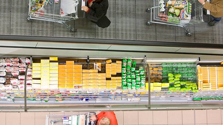 Ces mesures s'ajoutent à la décision de renoncer aux illuminations de Noël et de réduire l'éclairage des enseignes. (KEYSTONE/Alessandro Della Bella)