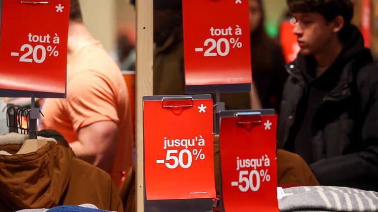 Les consommateurs helvétiques ont le moral en berne, à en croire le dernier relevé du Secrétariat d'Etat à l'économie. La situation économique générale et financière future est perçue de manière plus prudente.